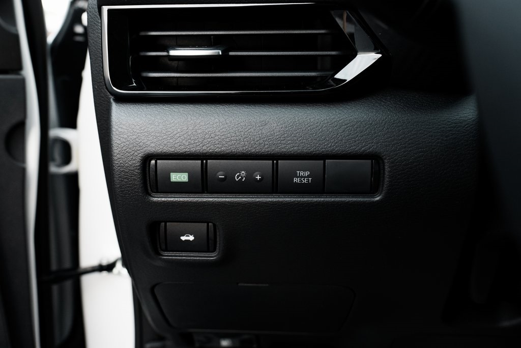 2025 Nissan Sentra SV Image 28 of 28