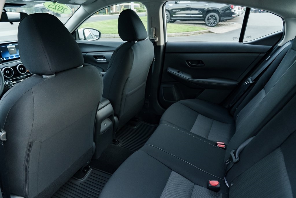 2025 Nissan Sentra SV Image 14 of 28