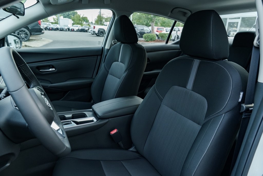 2025 Nissan Sentra SV Image 11 of 28