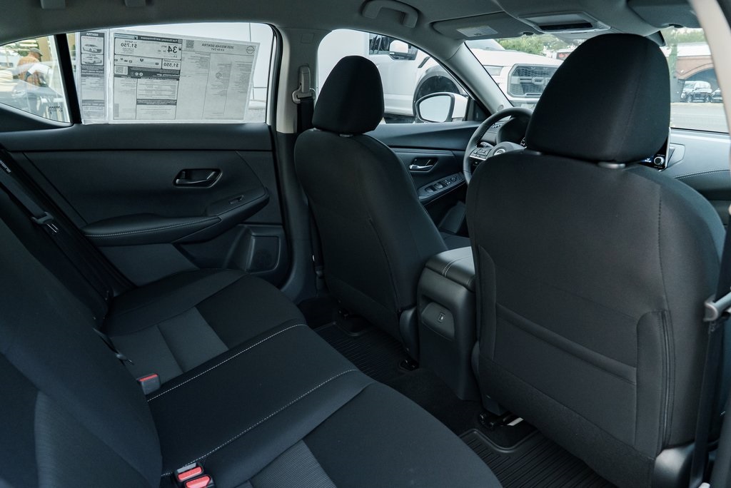 2025 Nissan Sentra SV Image 12 of 28