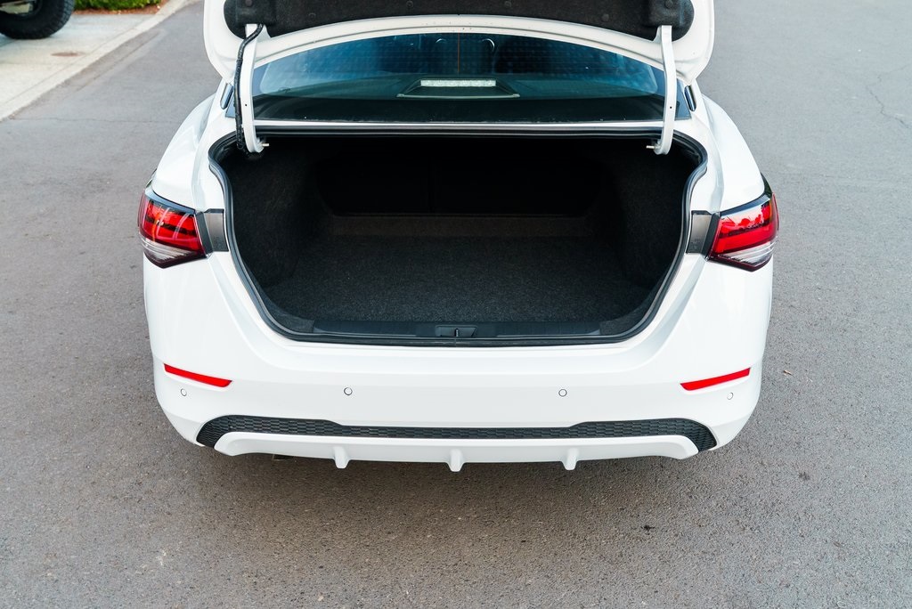 2025 Nissan Sentra SV Image 8 of 28