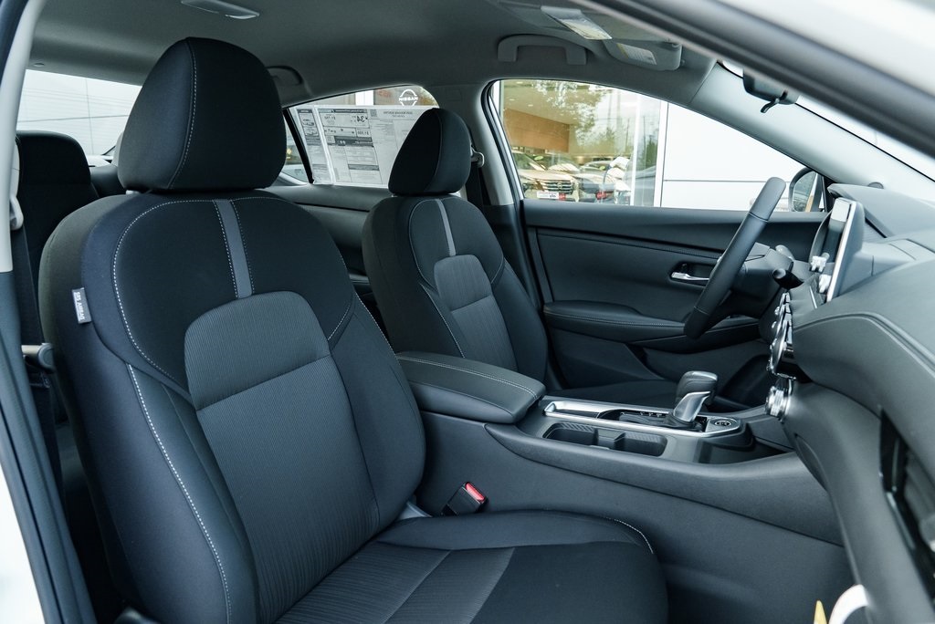 2025 Nissan Sentra SV Image 13 of 28