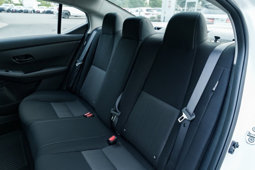 2025 Nissan Sentra SV Image 10 of 28