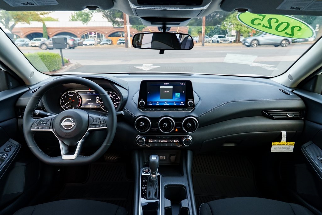 2025 Nissan Sentra SV Image 17 of 28