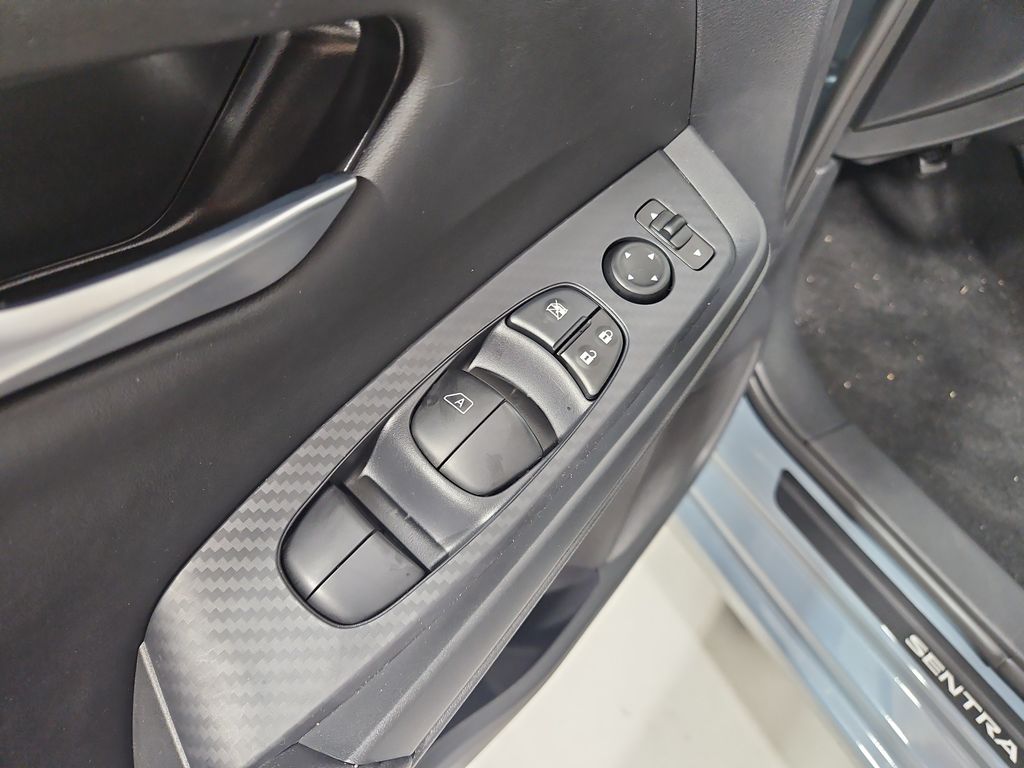 2025 Nissan Sentra SV Image 24 of 28