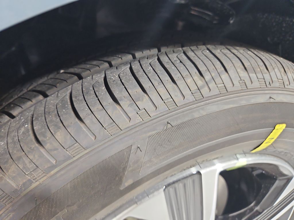 2025 Nissan Sentra SV Image 11 of 28