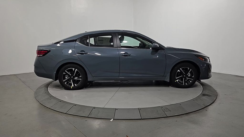 2025 Nissan Sentra SV Image 4 of 28