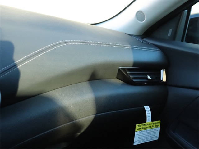 Vehicle image 23 of 24