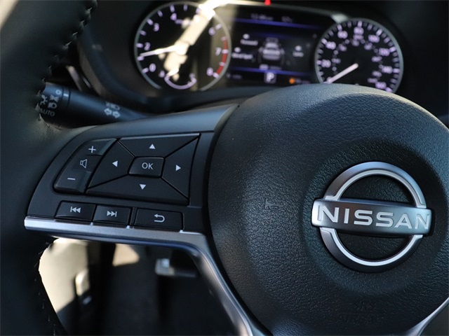 Vehicle image 18 of 24