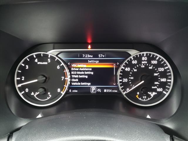 Vehicle image 11 of 14
