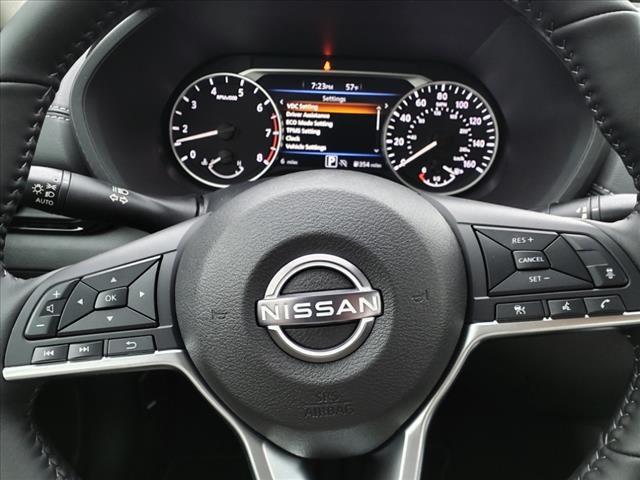 Vehicle image 10 of 14