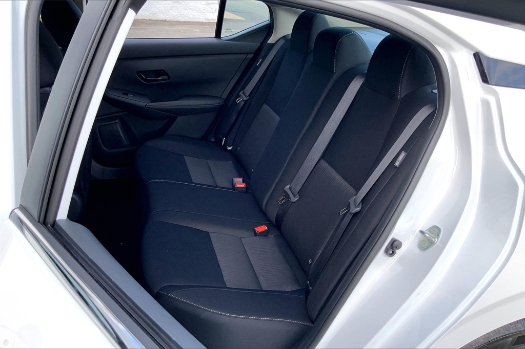 2025 Nissan Sentra SV Image 8 of 14