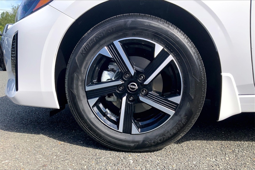 2025 Nissan Sentra SV Image 6 of 14