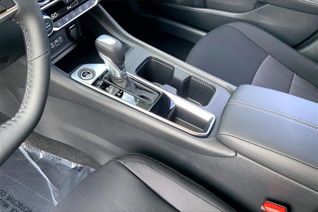 2025 Nissan Sentra SV Image 12 of 14