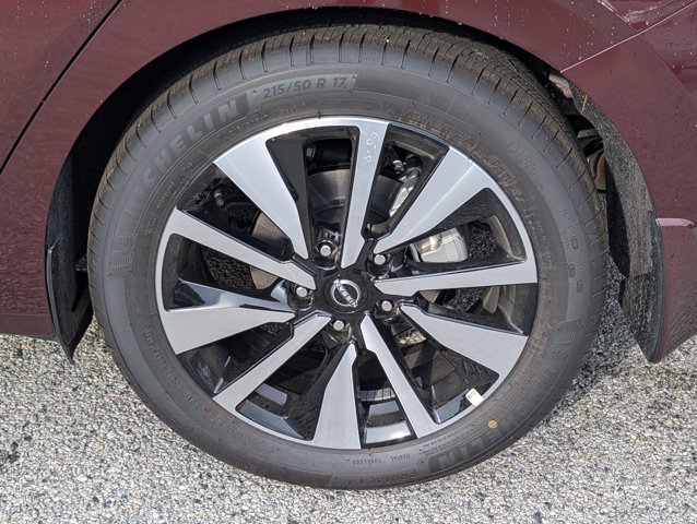 2025 Nissan Sentra SV Image 5 of 27