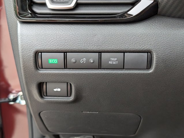 2025 Nissan Sentra SV Image 18 of 27