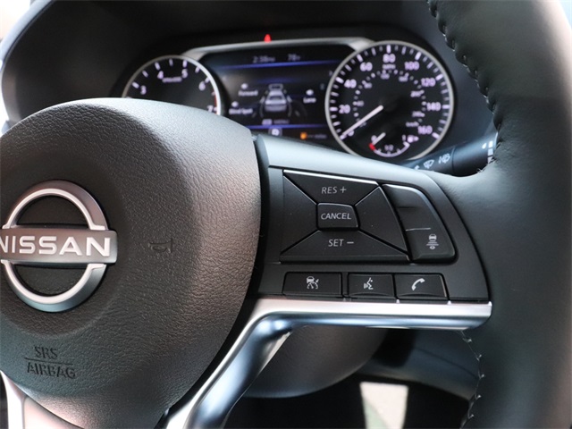 Vehicle image 17 of 20