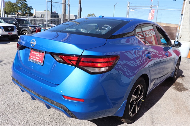 Vehicle image 10 of 25