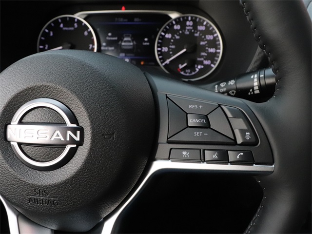 Vehicle image 21 of 25
