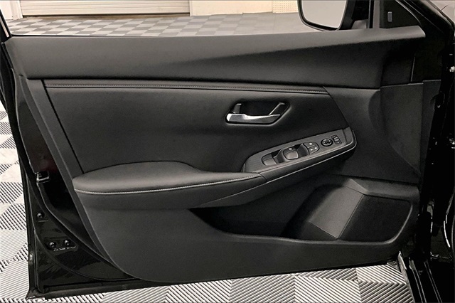 Vehicle image 29 of 35