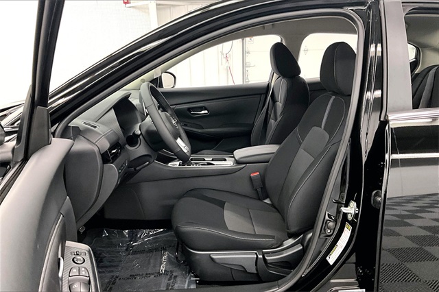 Vehicle image 11 of 35