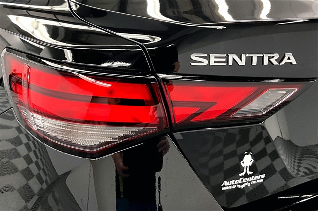 Vehicle image 18 of 35