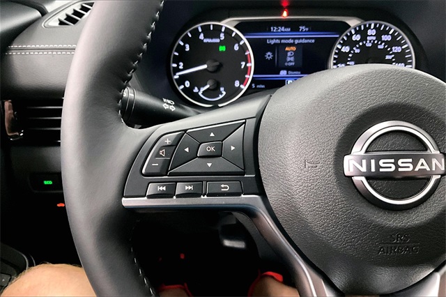 Vehicle image 21 of 35