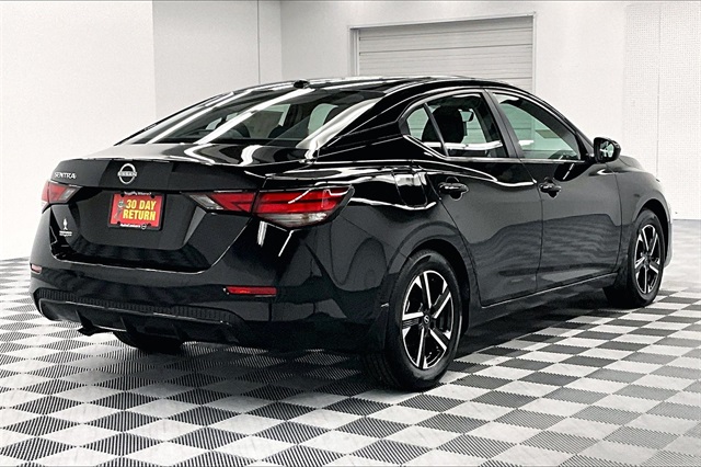 Vehicle image 4 of 35