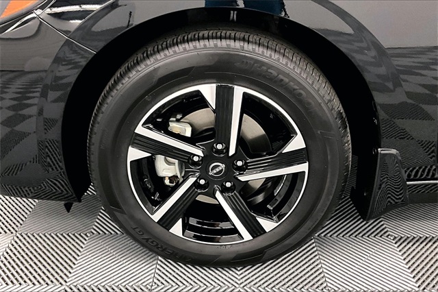Vehicle image 14 of 35