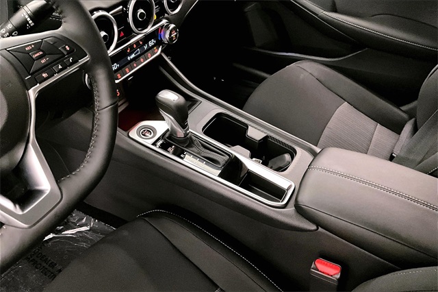 Vehicle image 10 of 35