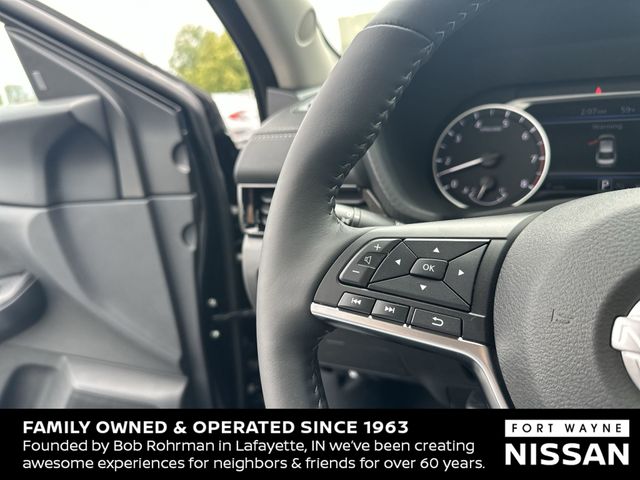 Vehicle image 27 of 37