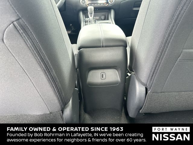 Vehicle image 22 of 37