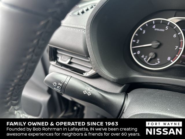 Vehicle image 17 of 37