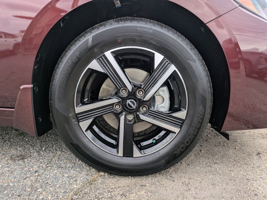 2025 Nissan Sentra SV Image 10 of 27