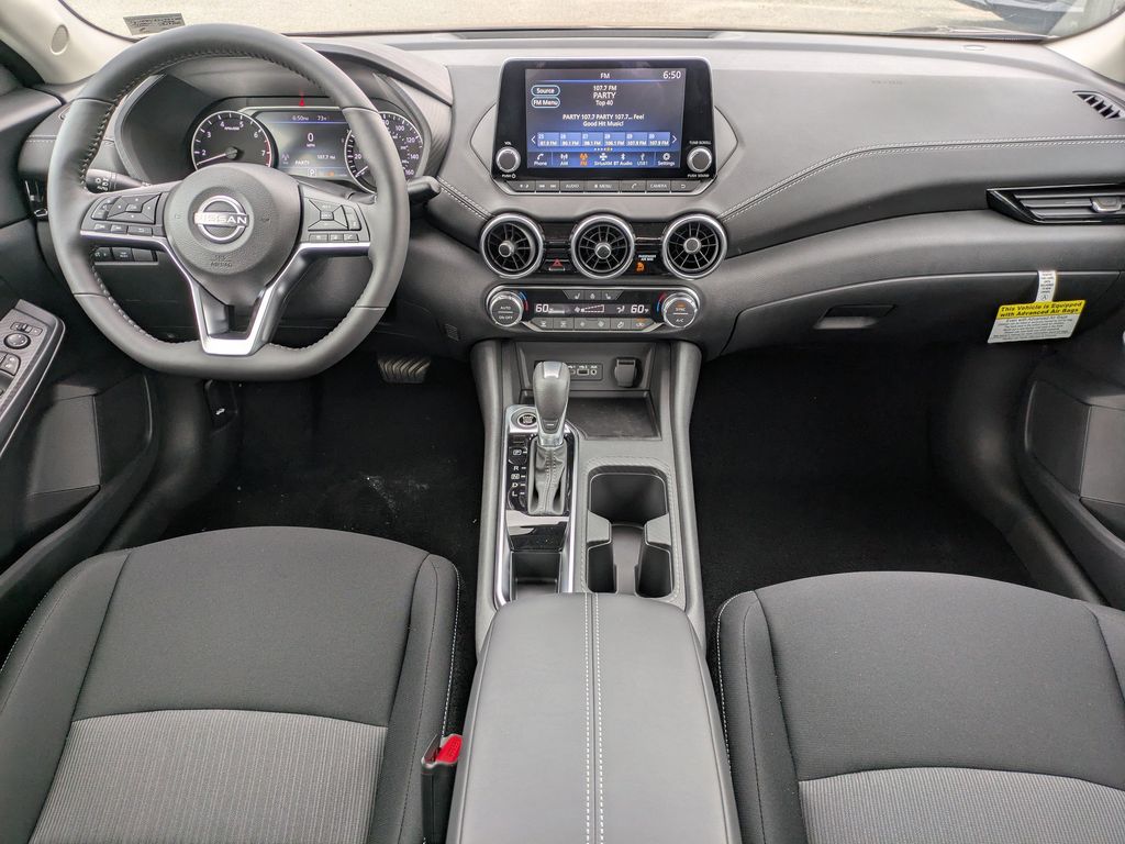 2025 Nissan Sentra SV Image 13 of 27