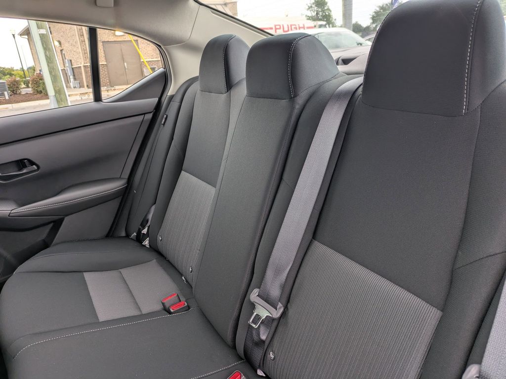 2025 Nissan Sentra SV Image 11 of 27
