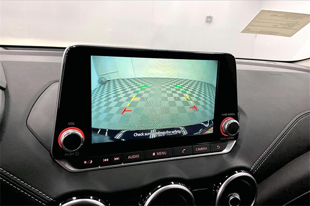 Vehicle image 21 of 37