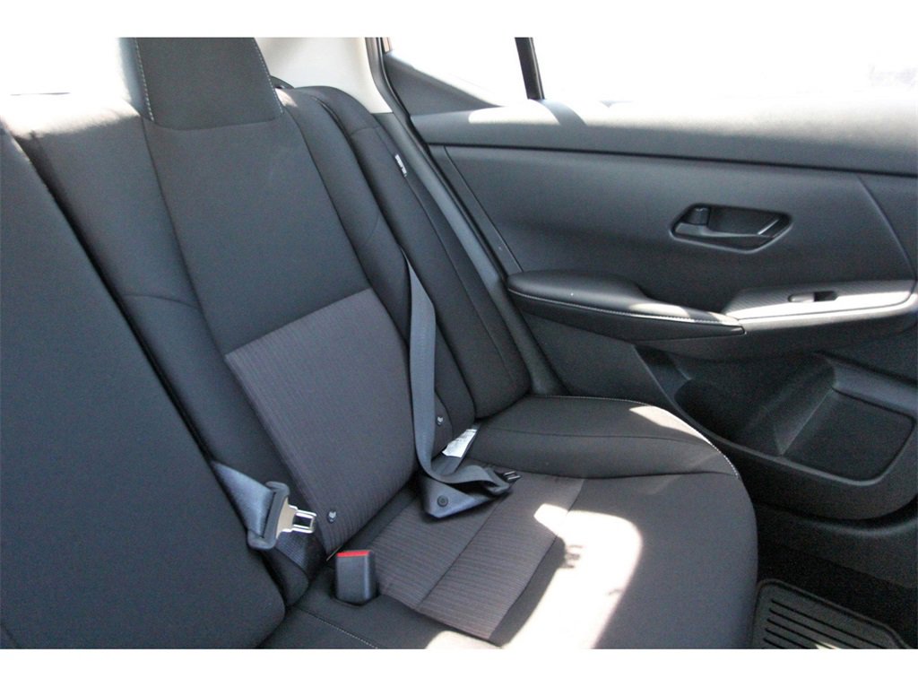 Vehicle image 10 of 23