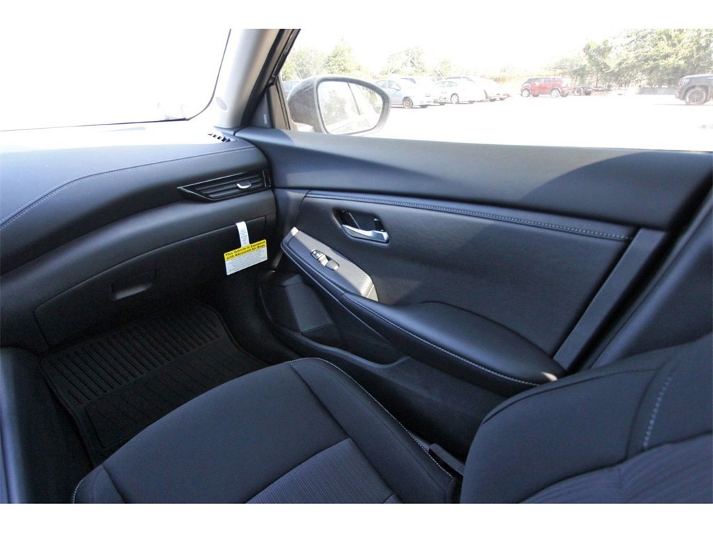 Vehicle image 8 of 23