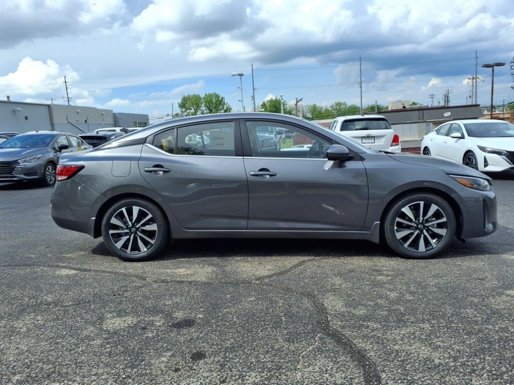 Vehicle image 5 of 24