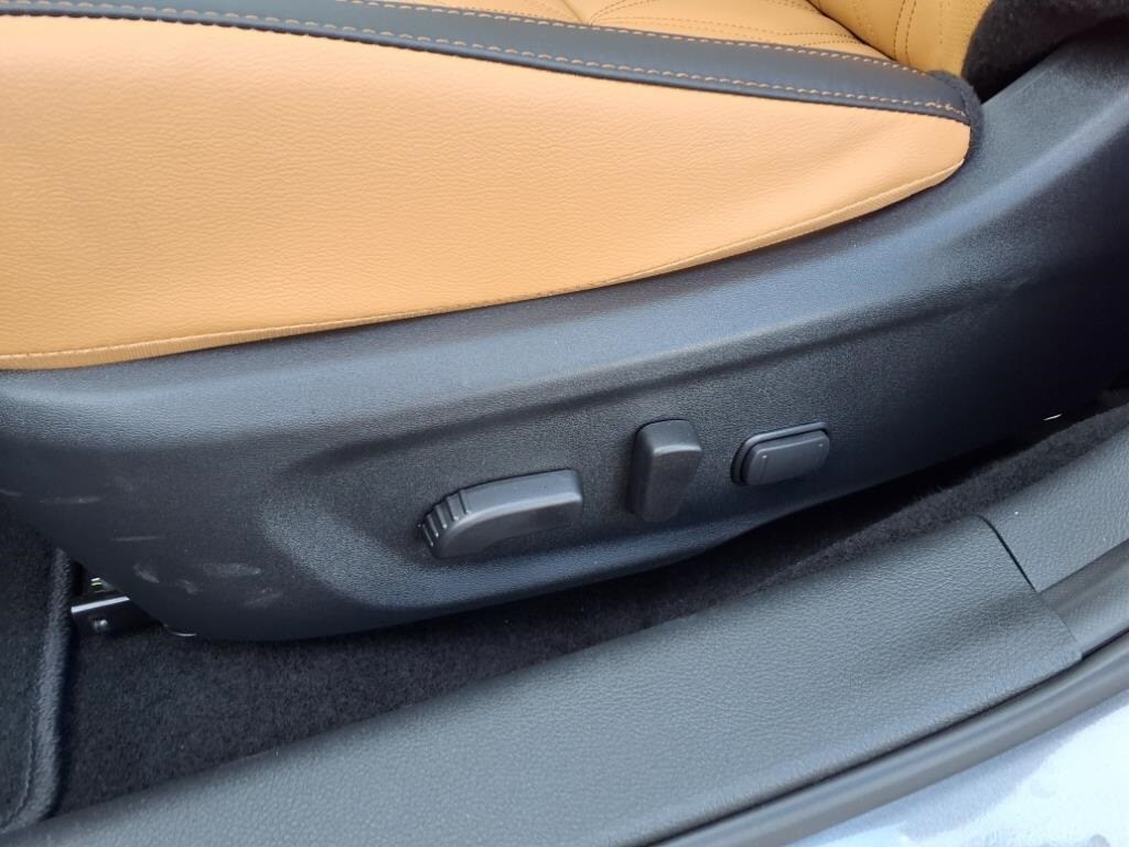 Vehicle image 15 of 24
