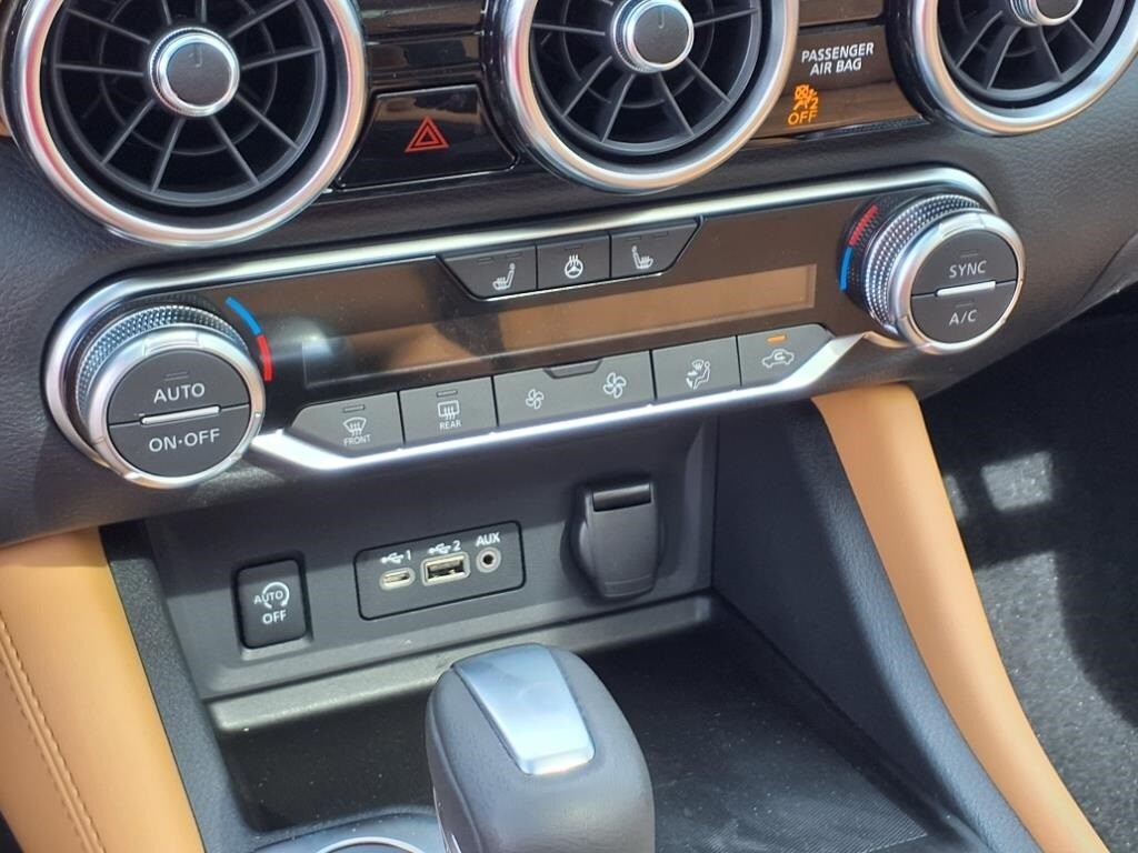 Vehicle image 18 of 24