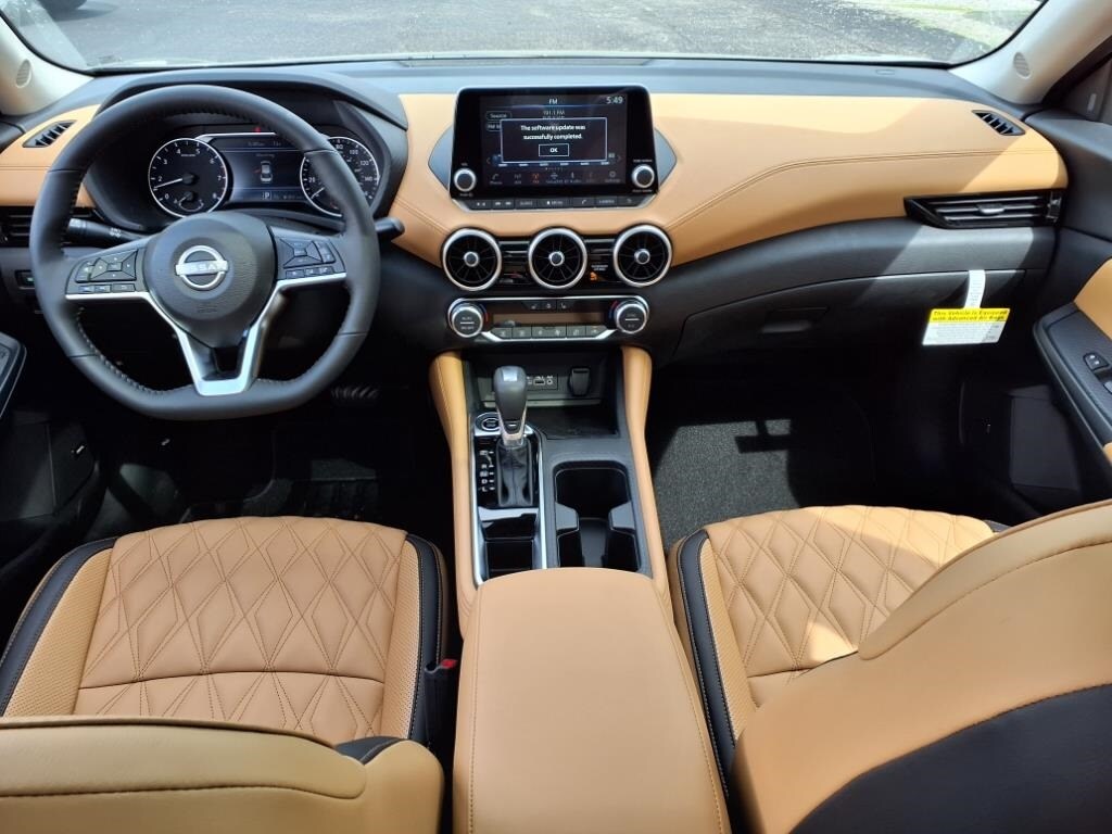 Vehicle image 10 of 24