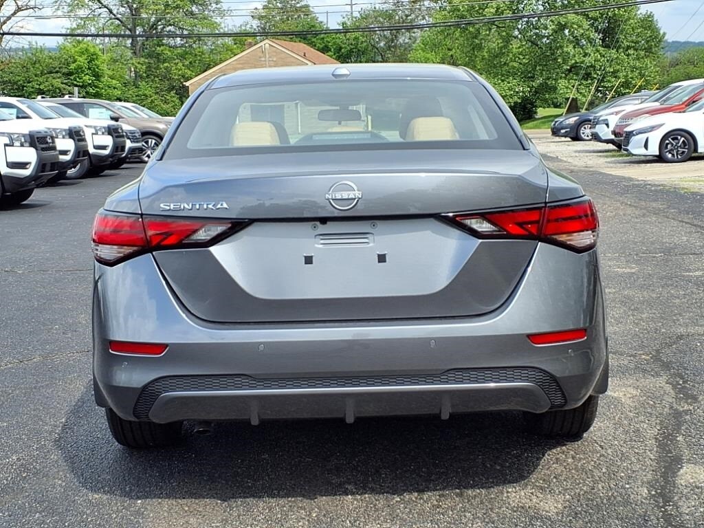 Vehicle image 7 of 24