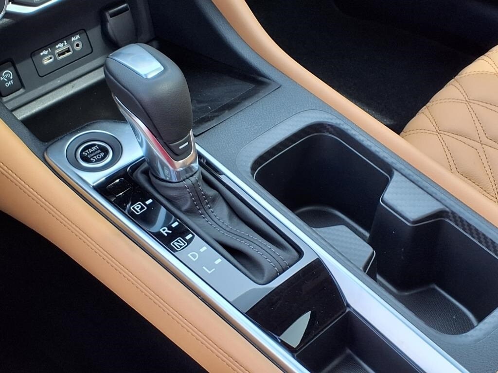 Vehicle image 17 of 24