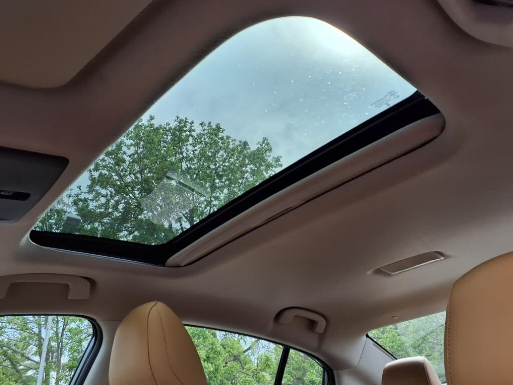 Vehicle image 16 of 24