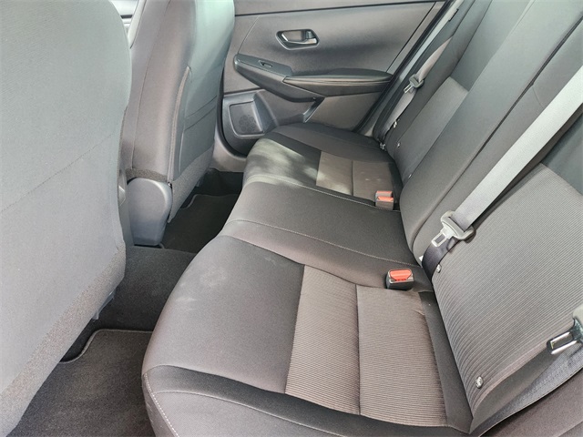 Vehicle image 10 of 21