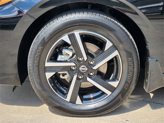Vehicle image 6 of 21