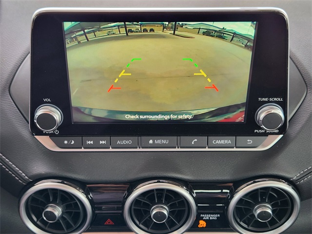 Vehicle image 14 of 21