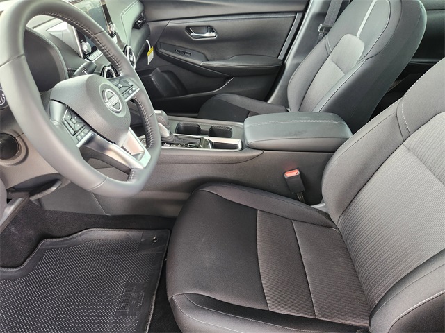 Vehicle image 11 of 21